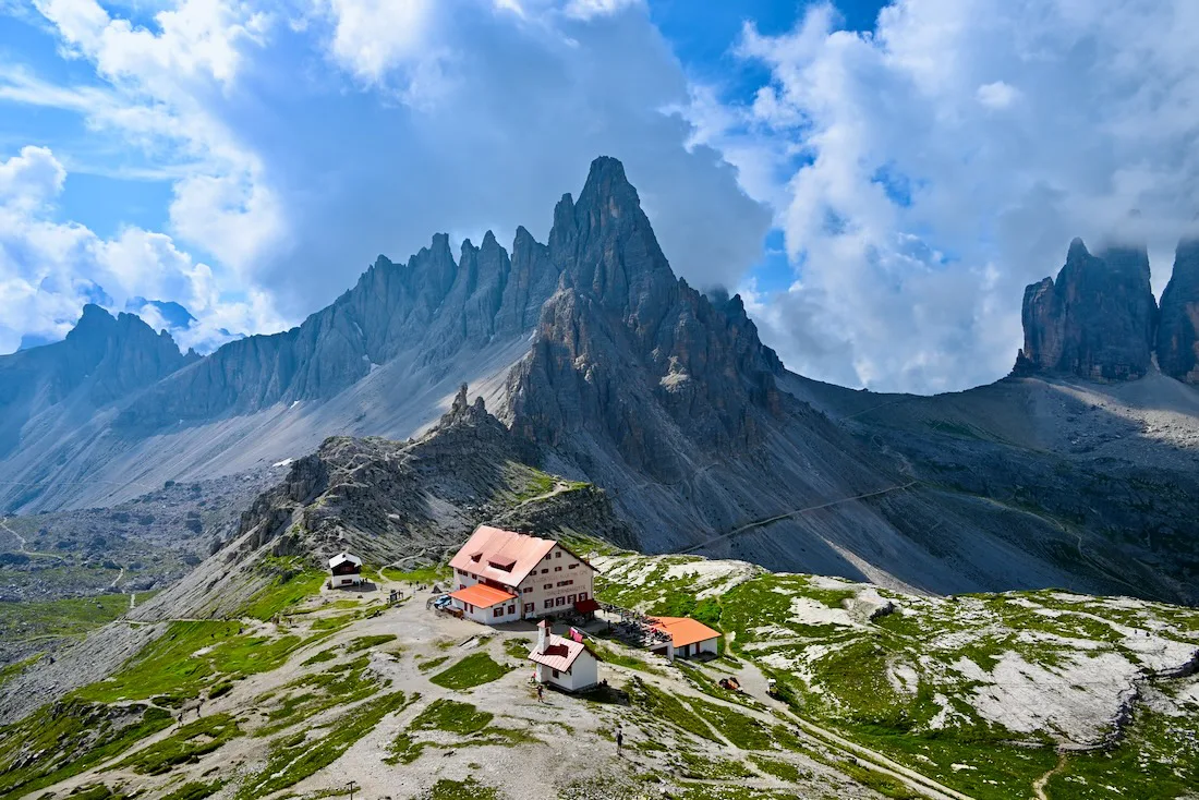 Drei Zinnen Hütte vor dem Paternkofel