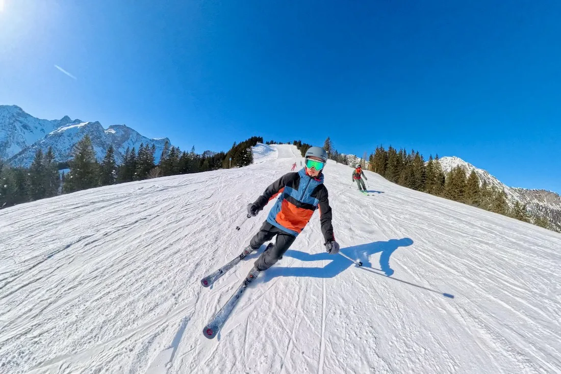 Fravely auf der Piste im Skigebiet Brandnertal