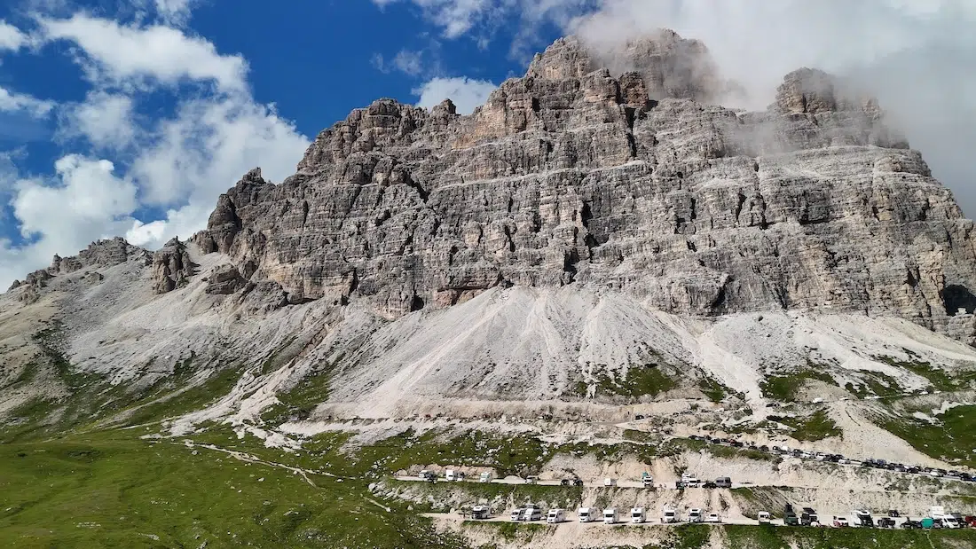 Parkplatz an der Auronzo Hütte an den Drei Zinnen