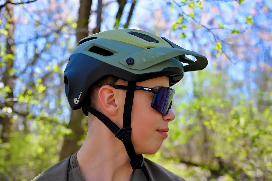 KED Pector ME-1 grün Helm von der Seite