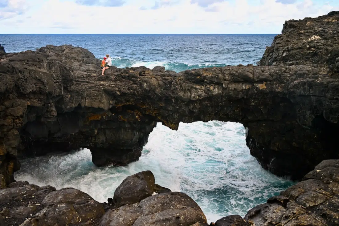 Ben und Flo am Pont Naturel auf Mauritius