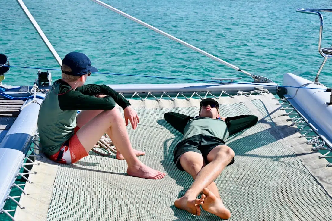 Ben und Flo auf dem Katamaran