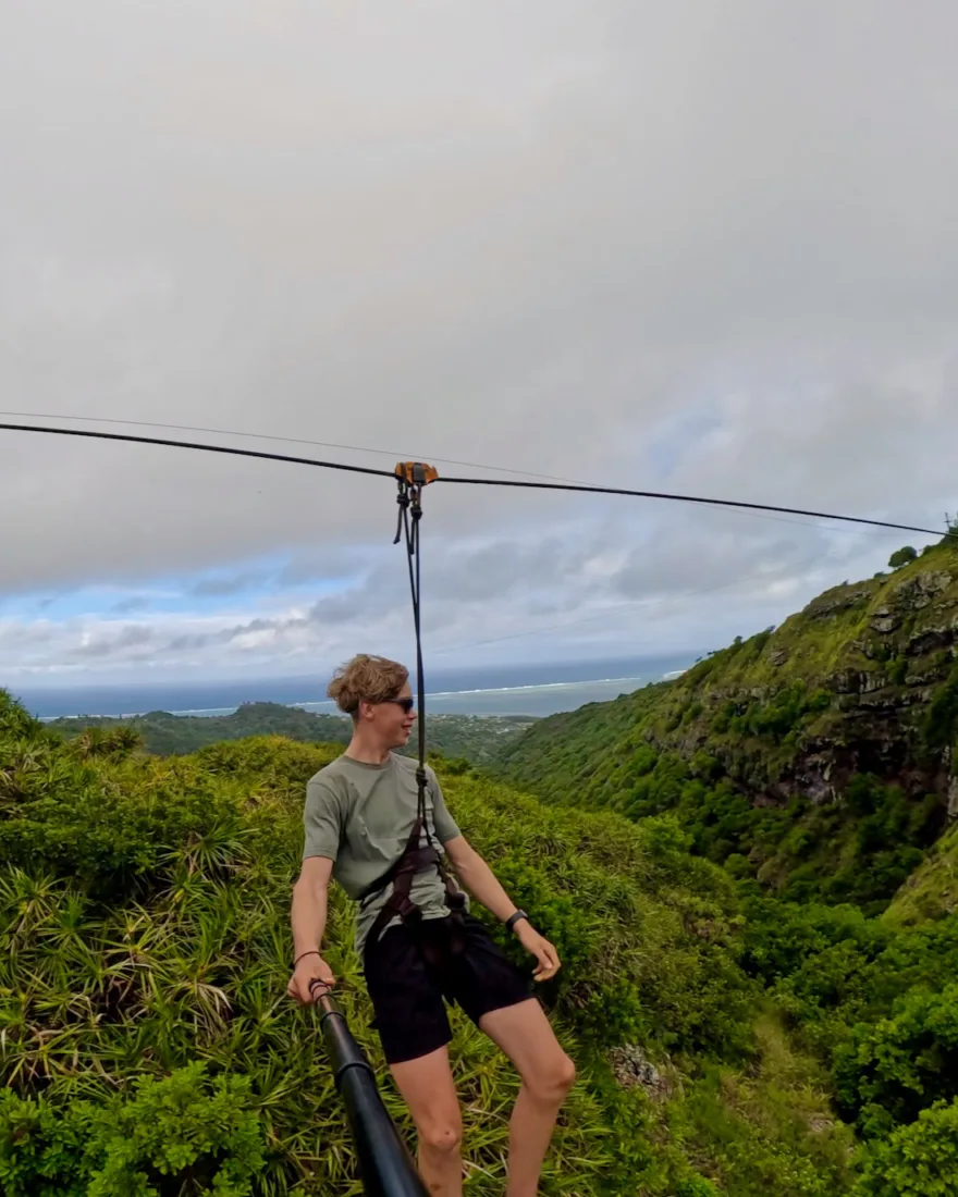 Flo auf der Zipline am Montagne Malgache