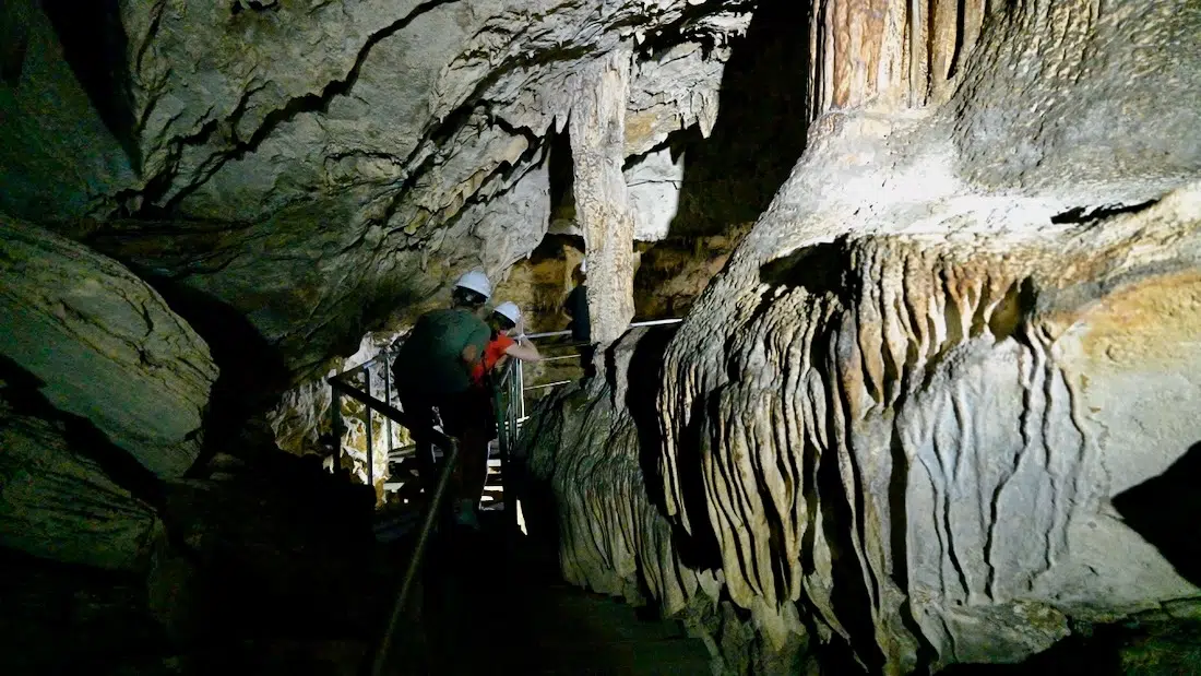 Gang in der Höhle im Francois Legua Reservat