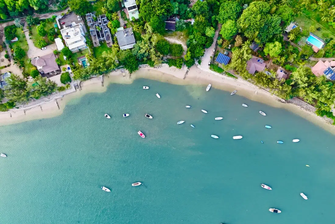 Mauritius aus der Luft der Strand von Tamarin