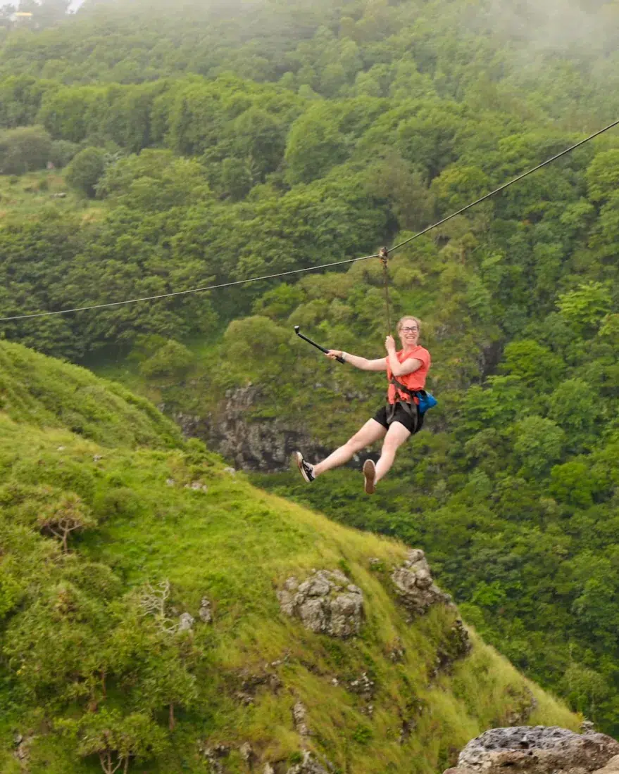 Melanie auf der Zipline am Montagne Malgache