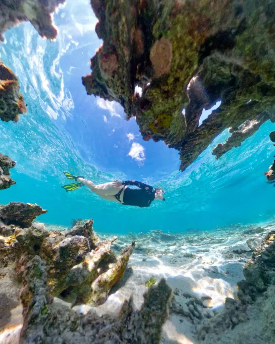 Melanie schnorchelt vor dem Paradis Beachcomber