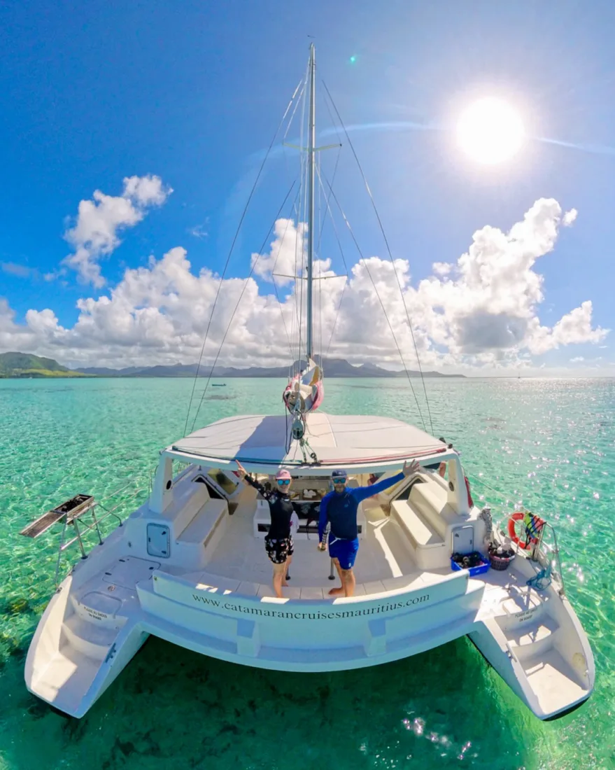 Melanie und Thomas auf dem Katamaran in Mauritius
