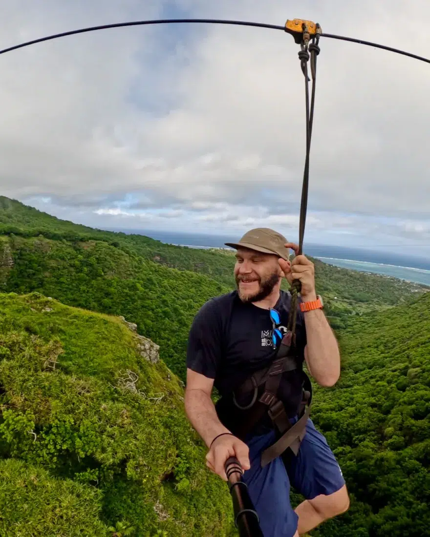 Thomas auf der Zipline am Montagne Malgache