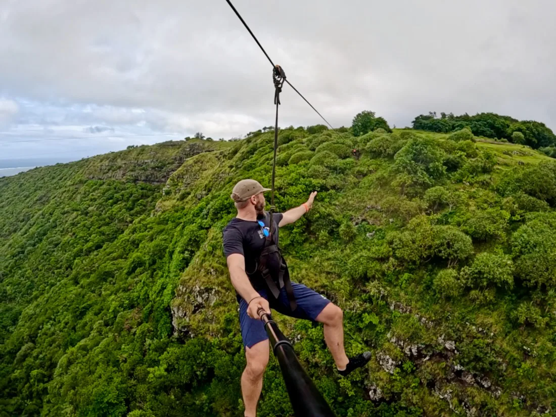 Thomas auf der Zipline auf Rodrigues