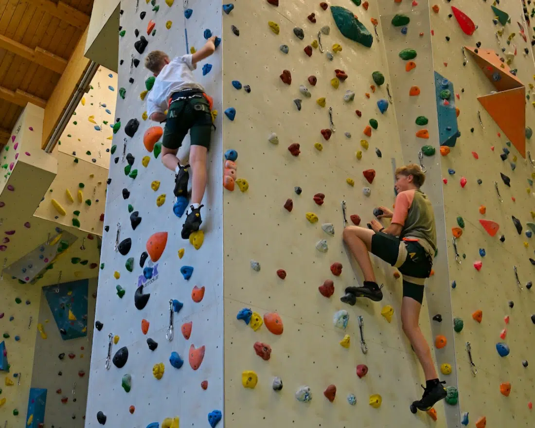 Ben und Flo in der Kletterhalle Ehrwald