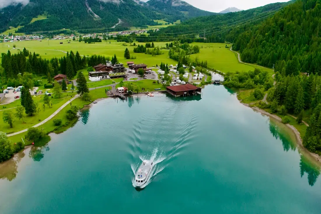 Der Fischer am Heiterwanger See in der Tiroler Zugspitz Arena