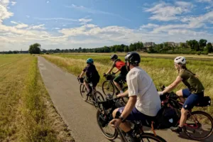 Drei Jugendherbergen, eine Familie auf dem Fahrrad, viele Packtaschen und ein großes Abenteuer auf dem Elberadweg