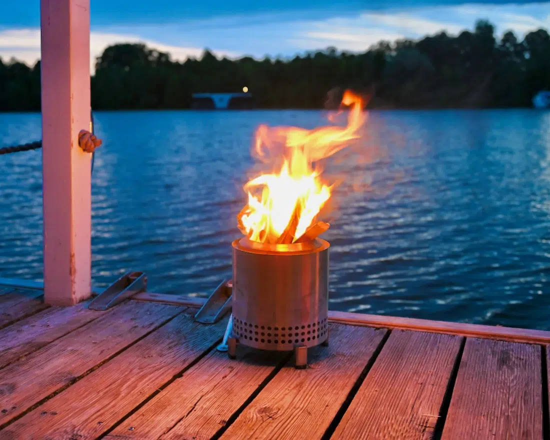 Feuer in der Feuertonne auf dem BunBo