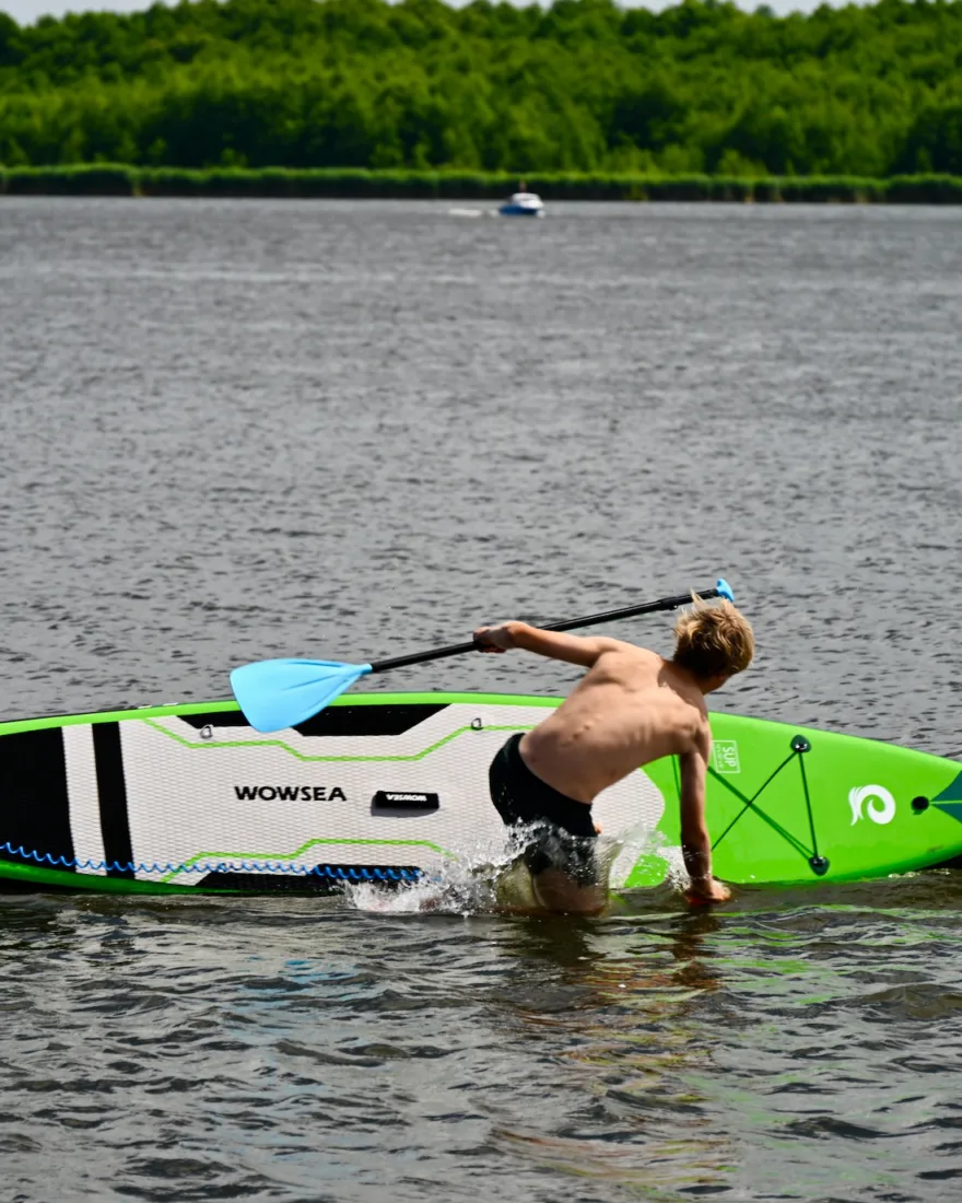 Flo fällt vom wowseasup ins Wasser