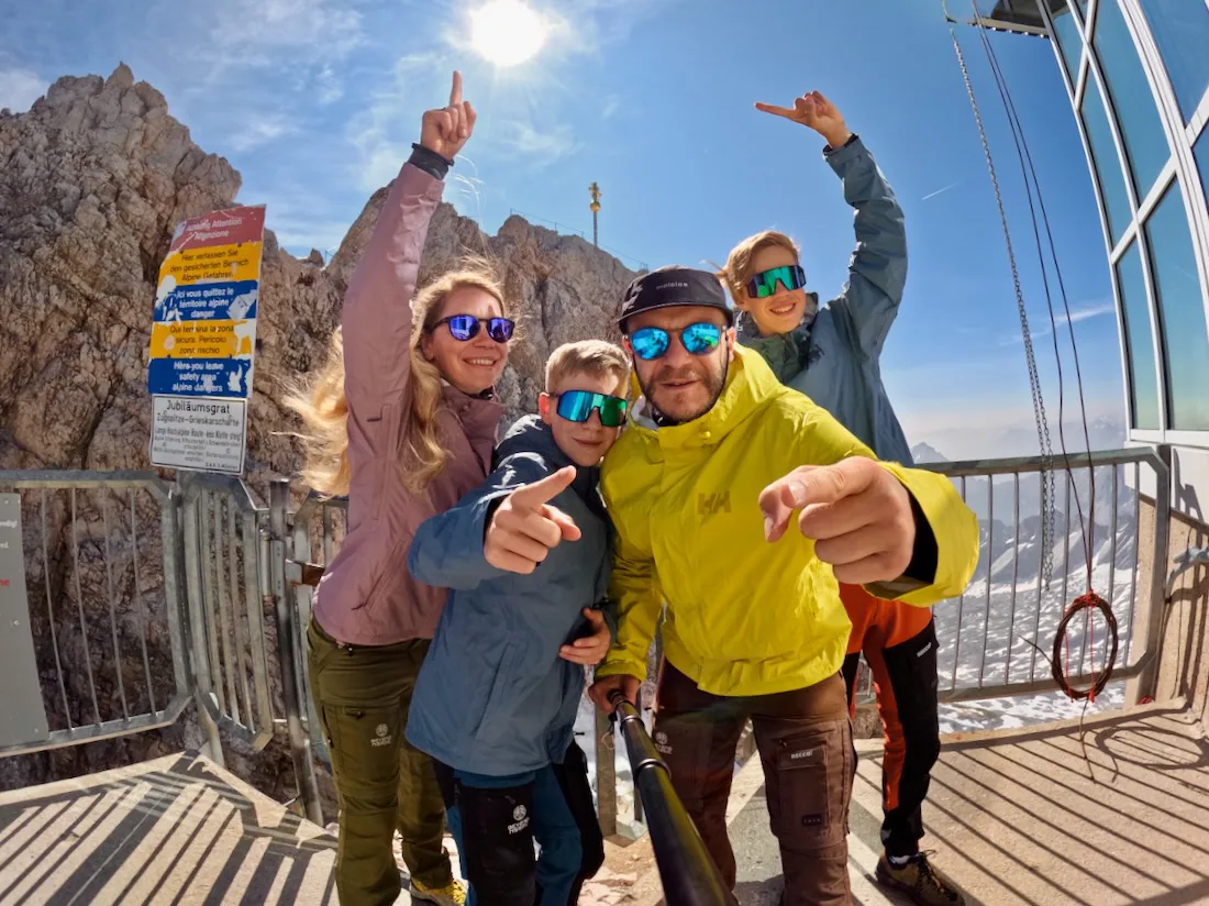 Fravely vor der Zugspitze mit Helly Hanson Jacken
