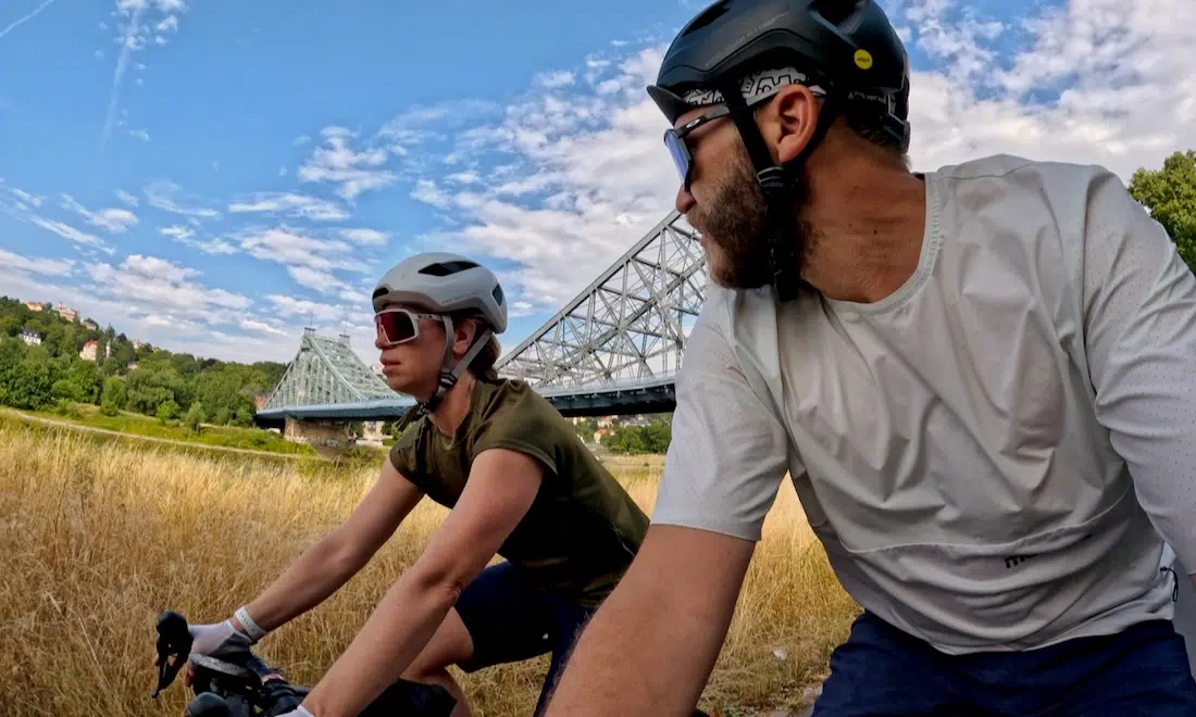 Melanie und Thomas auf dem Elberadweg am Blauen Wunder in Dresden