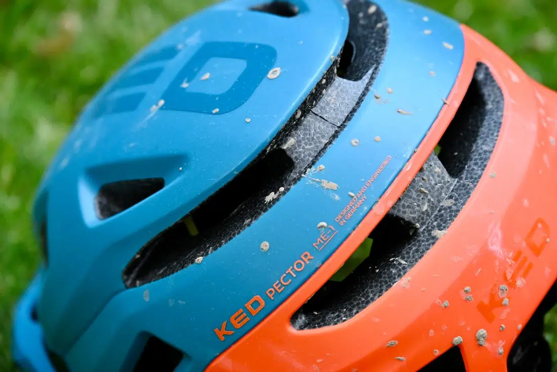 Schmutz auf dem Mountainbike Helm von KED