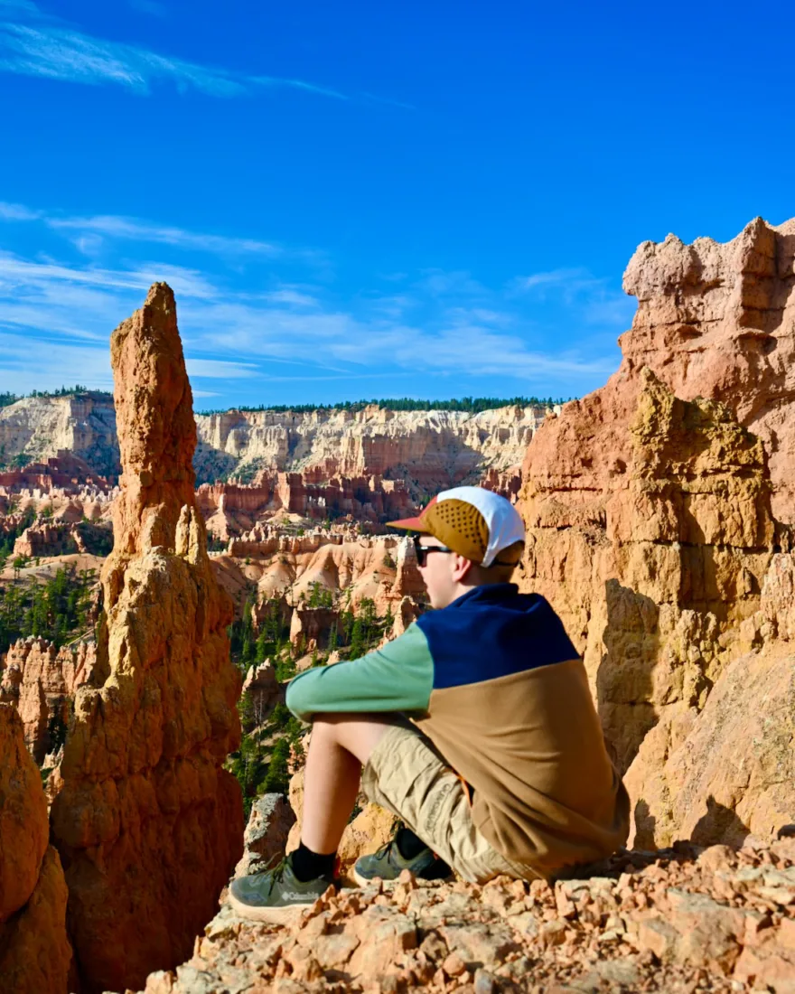 Ben schaut in den Bryce Canyon in Utah
