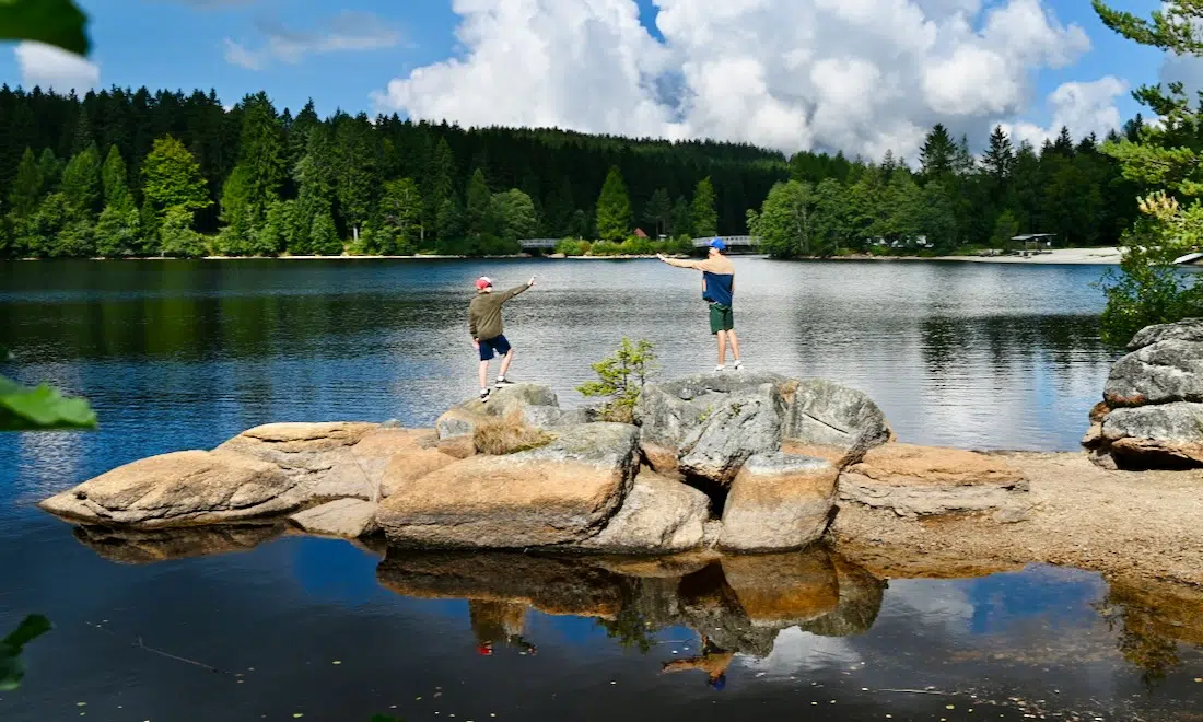 Ben und Flo am Fichtelsee im Fichtelgebirge