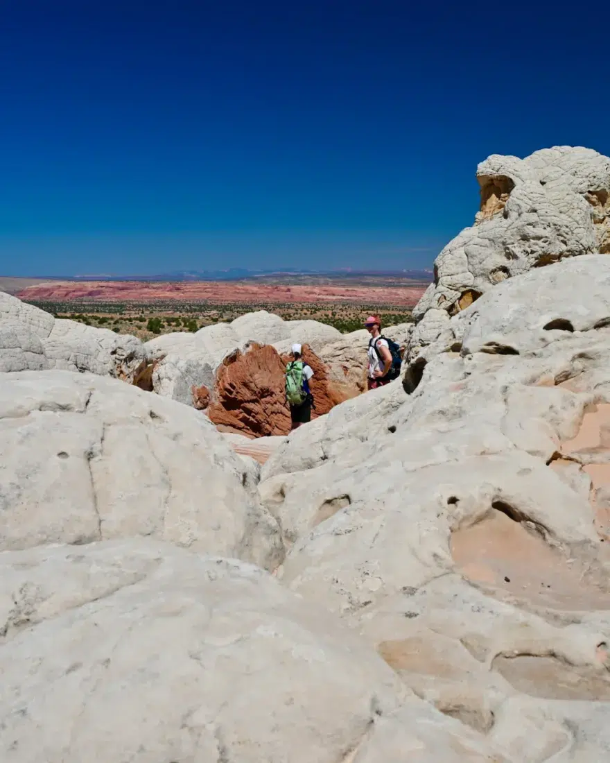 Ben und Melanie erkunden den White Pocket im Vermilion Cliffs National Monument