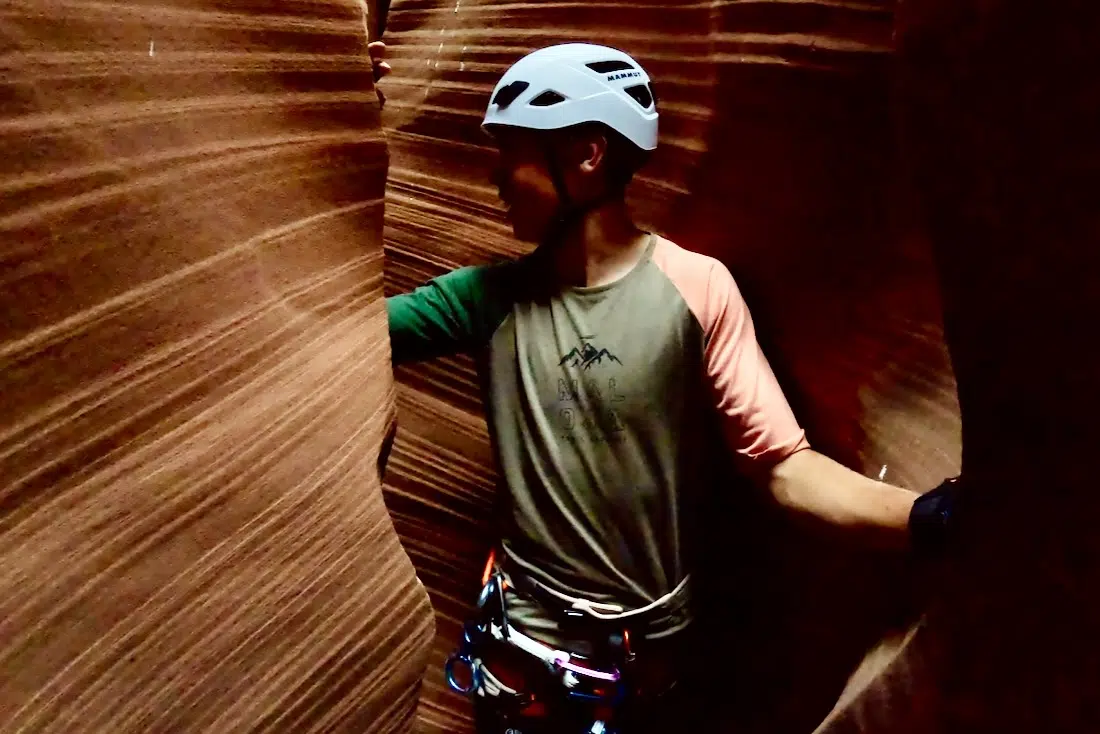 Flo läuft durch den Antelope Canyon in Arizona