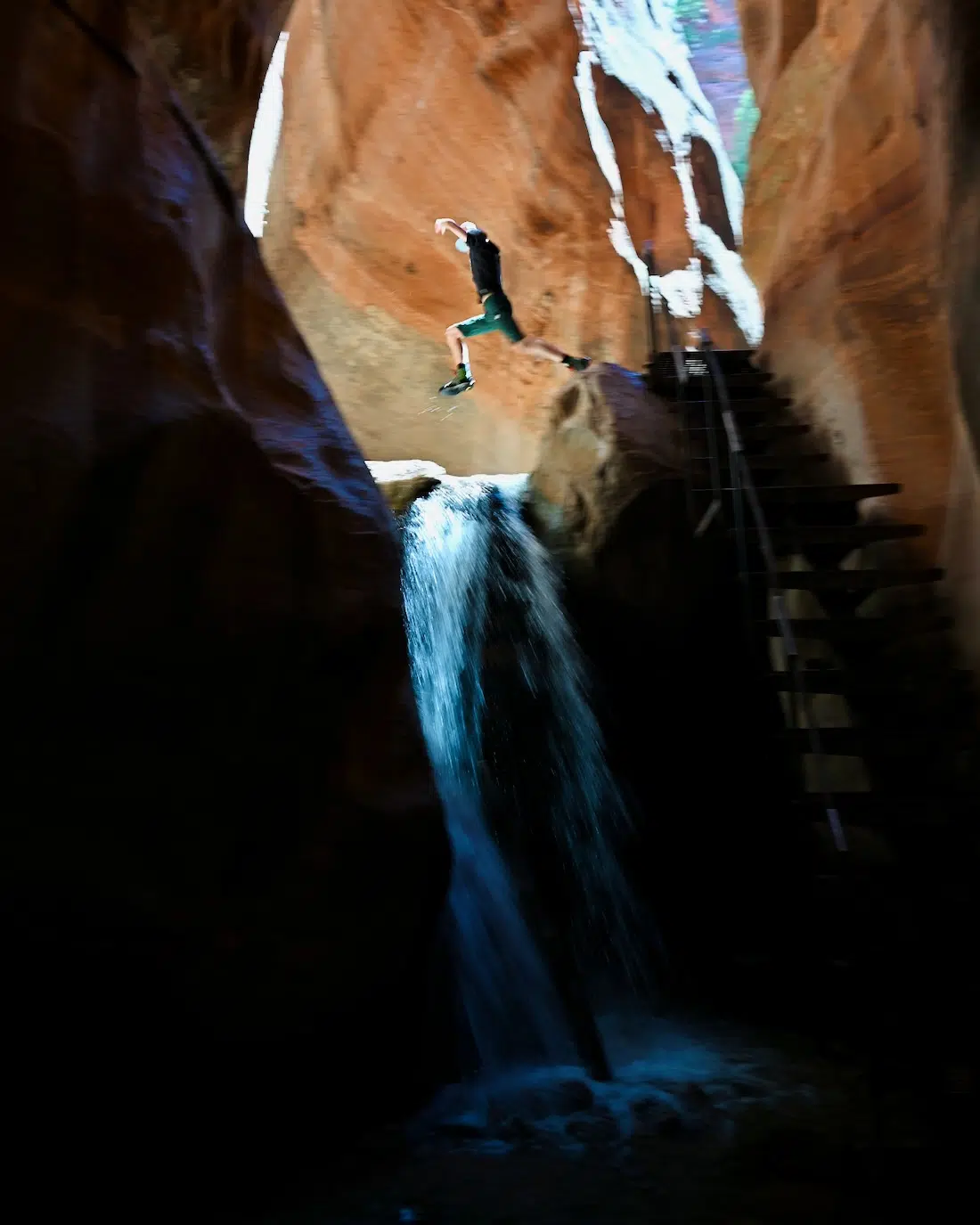 Flo springt über die Kanarra Falls