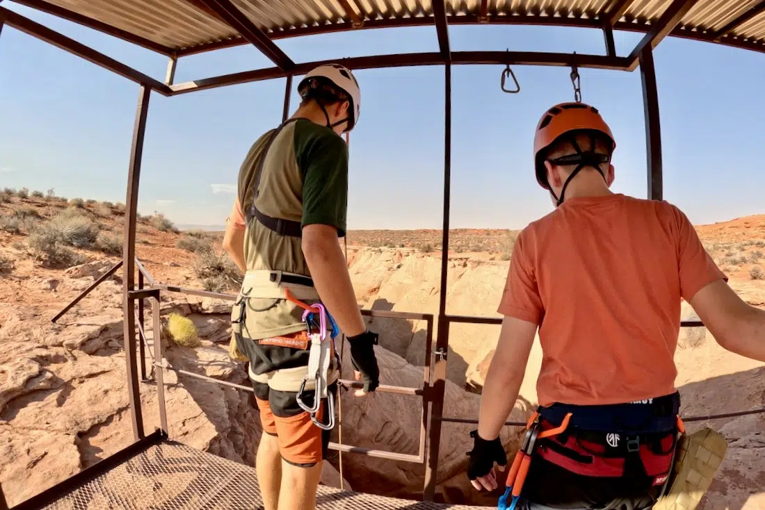 Flo und Ben am Strat des Via Ferrata im Antelope Canyon