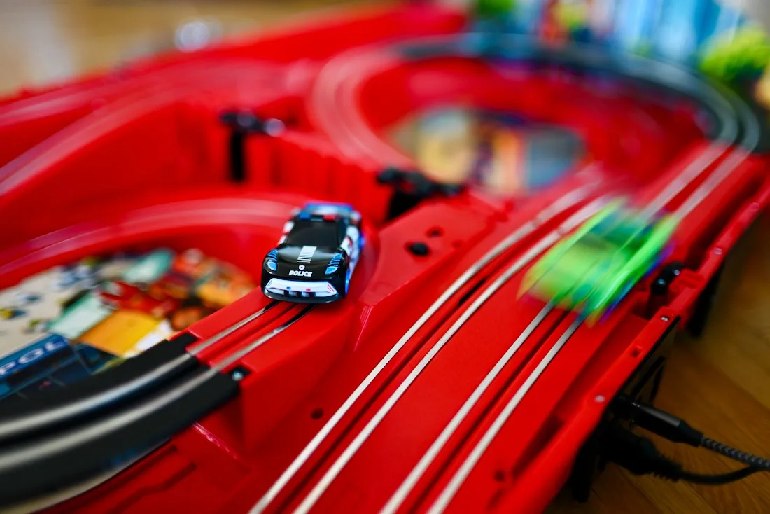 Schnelle Autos auf der Carrera Race in Case