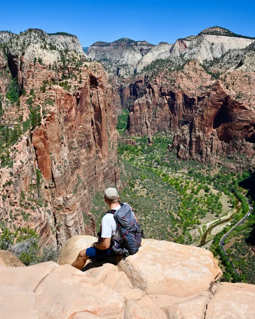 Thomas schaut in den Zion National Park