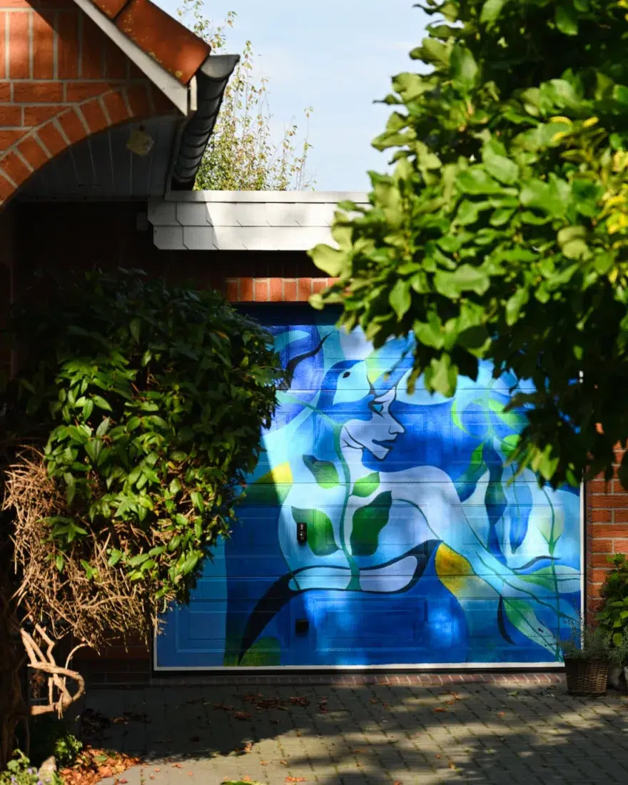 Bemaltes Garagentor in Ruhwarden