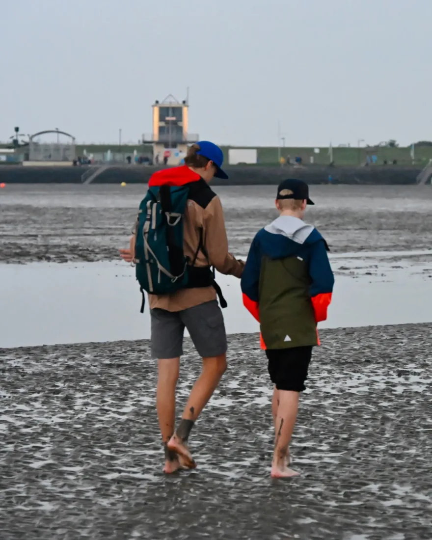 Flo und Ben bei der Wattwanderung