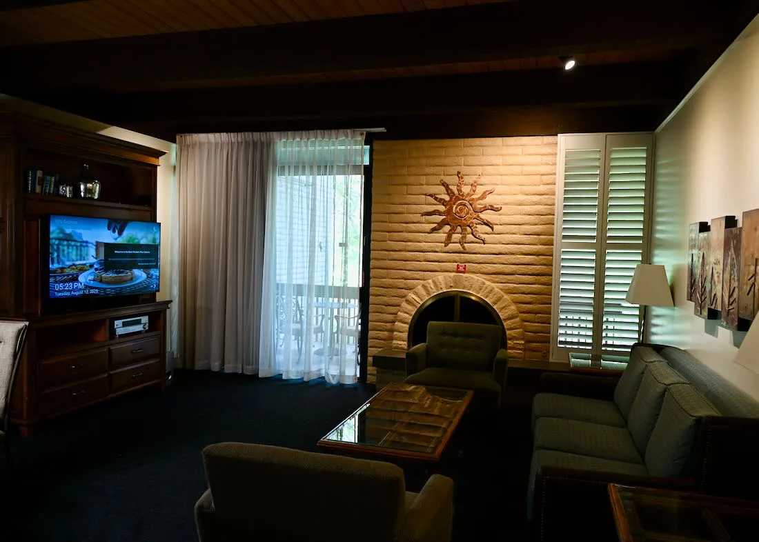 Wohnzimmer vom Best Western Plus Arroyo Roble Hotel & Creekside Villas