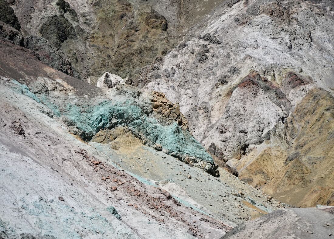 Artists Palet Blick auf türkise Steine