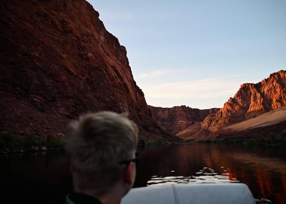 Ben in Boot auf Colorado River