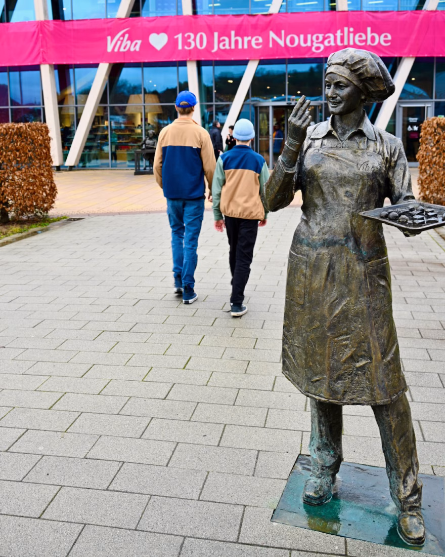 Am Eingang zur Viba Nougatwelt