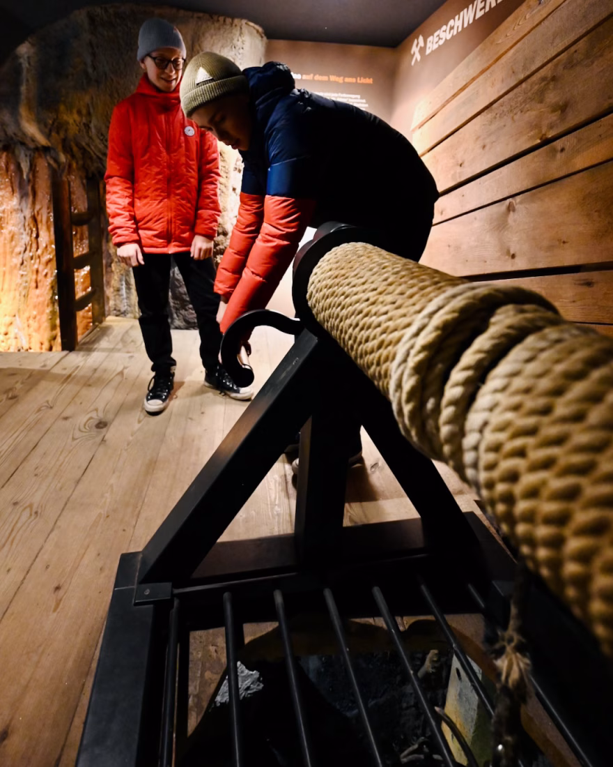 Flo und Ben im Grottoneum in Saalfeld in Thüringen