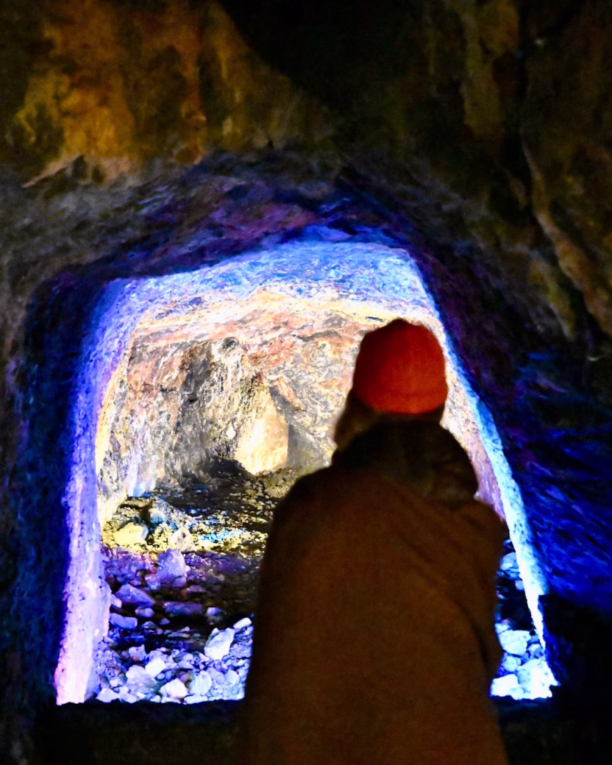 Melanie in den Saalfelder Feengrotten in Thüringen