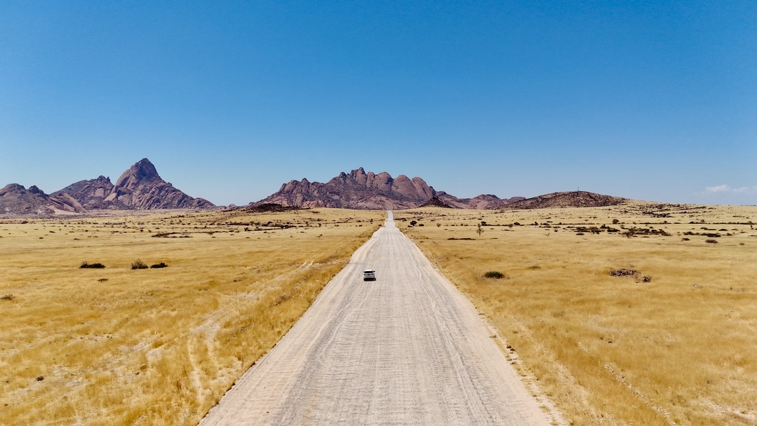 Mit dem Auto an der Spitzkoppe
