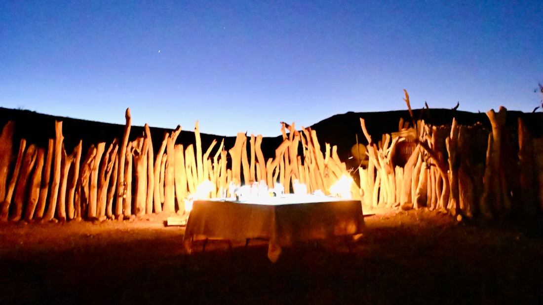 Traditionelles Abendessen im Damaraland