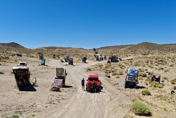 Der International Car Forest of The Last Church in Goldfield, USA — als Familie einen Hidden Gem in Nevada entdecken