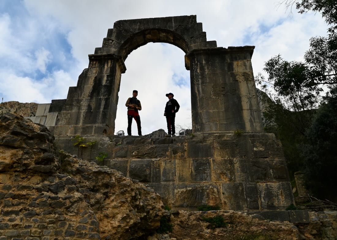 Flo und Ben bei Ruine vom Wassertempel