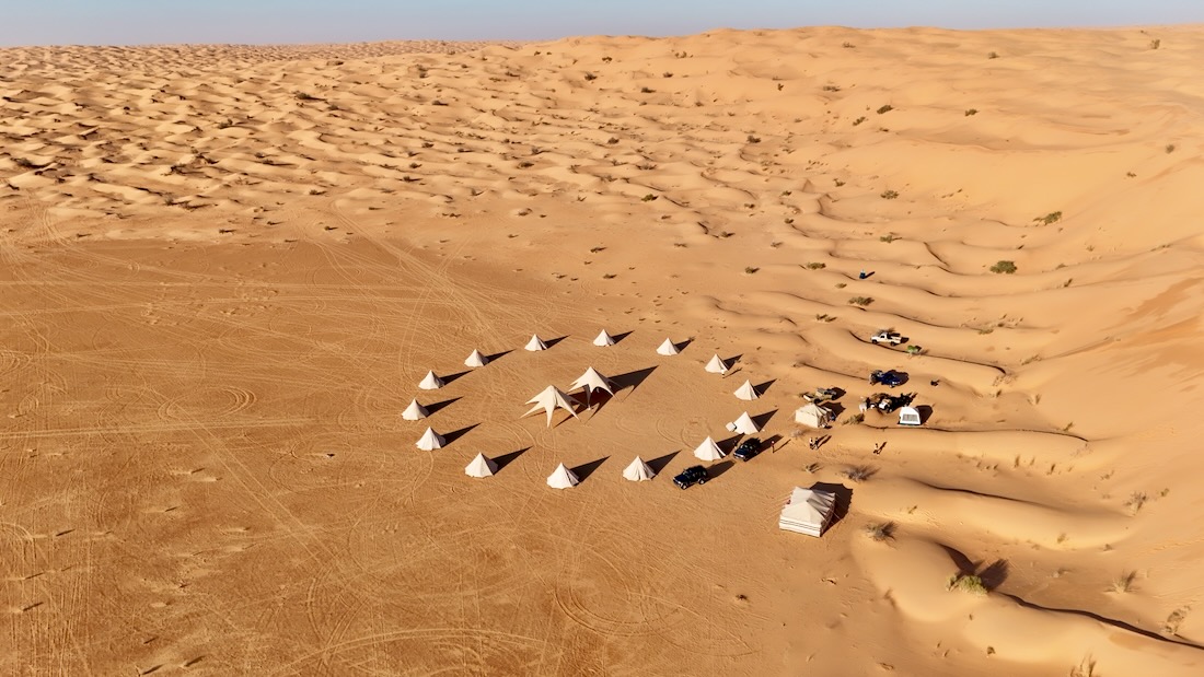 Das Camp von Bonheur Voyages in der Sahara am Lac Houidhat