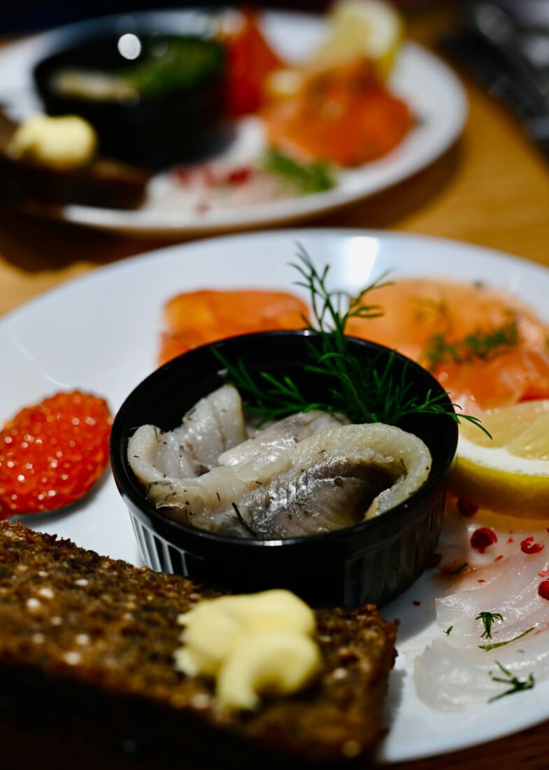 Fisch und Brot in Hakaniemi Markthalle