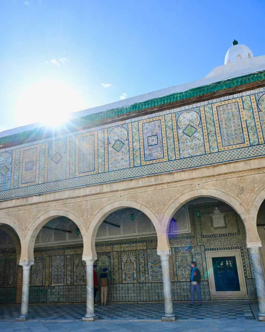 Herrliche Mosaike in der Zawiya von Sidi Sahib Moschee in Kairouan
