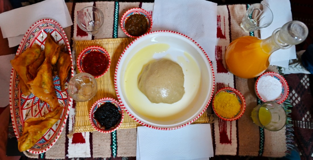 Kulinarisches Erlebnis bei Al-Zaytouna-Komplex in Al-Farsh