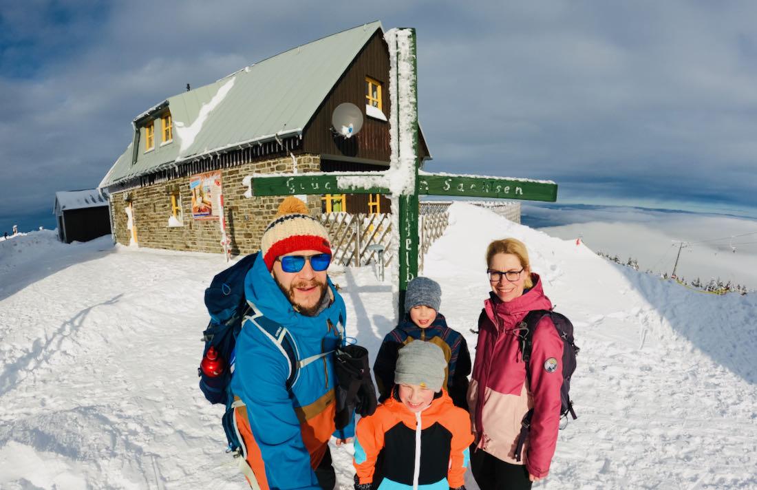 Fravely am Gipfelkreuz vom Fichtelberg