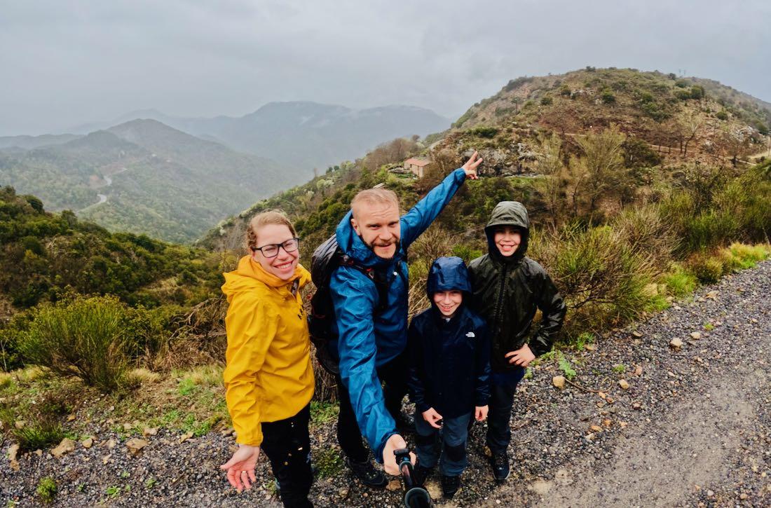 Auf den Bergen über Langardia