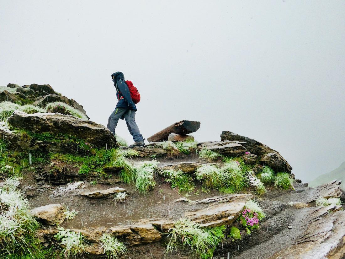 Ben klettert im Schnee