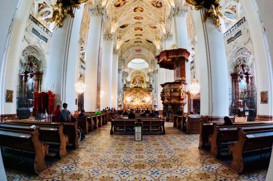 Blick in die Basilika in Mariazell